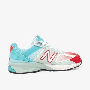 Boys new balance 990v size 5.5